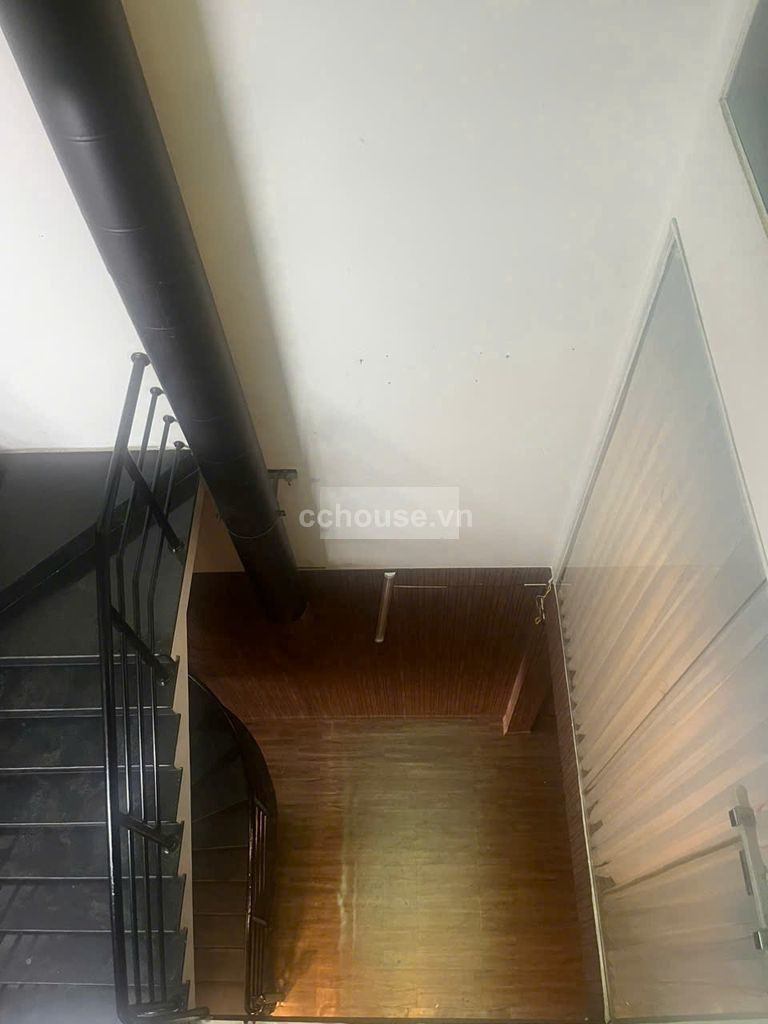 Cho thuê nhà MT Sư Vạn Hạnh, P.Hòa Hưng. DT 4x18m, 4 tầng