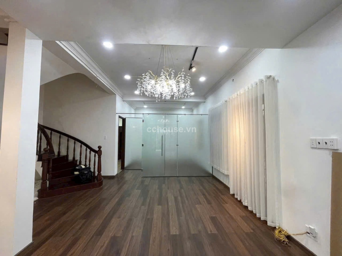 Bán Villa đường Thành Thái, Q10. Ngang 11m x dài 22m, hơn 40 tỷ