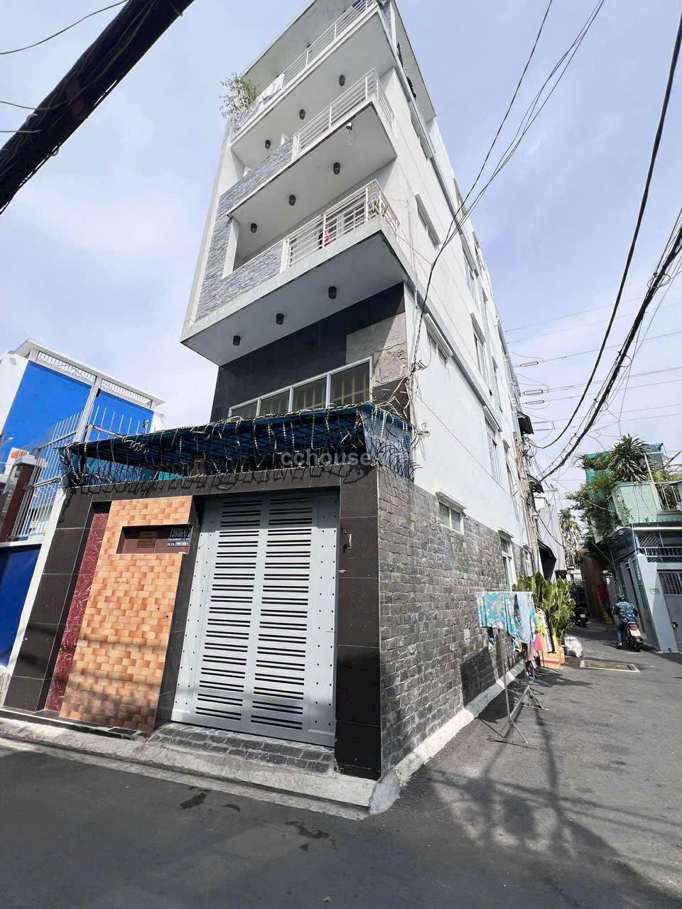 Toa-nha-5-tang-hem-xe-hoi-ngang-gan-5m-ngay-phan-dang-luu--QPn-id8047