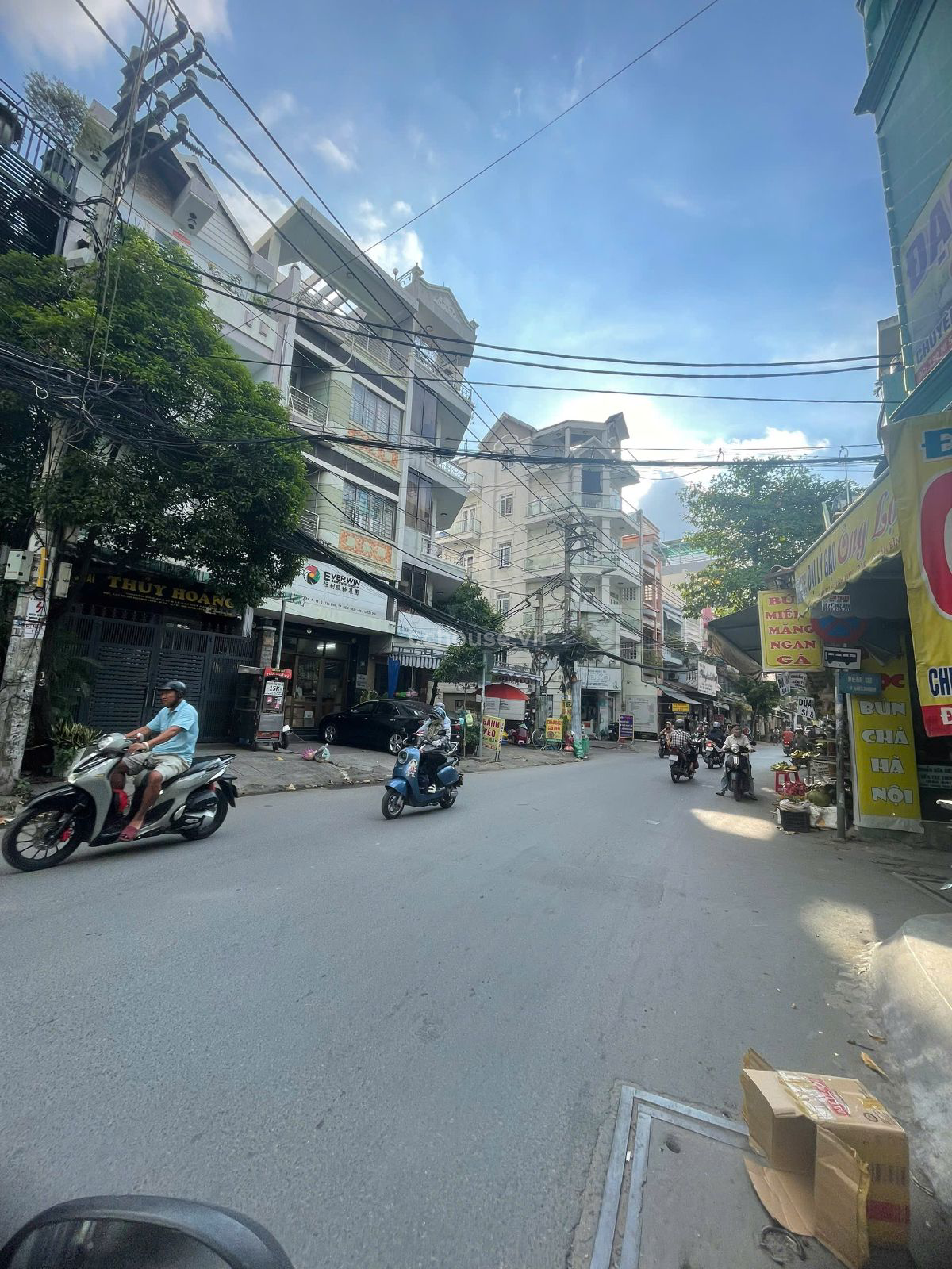 Măt tiền kinh doanh siêu đẹp Q10 . ngang 6.3 x 25m