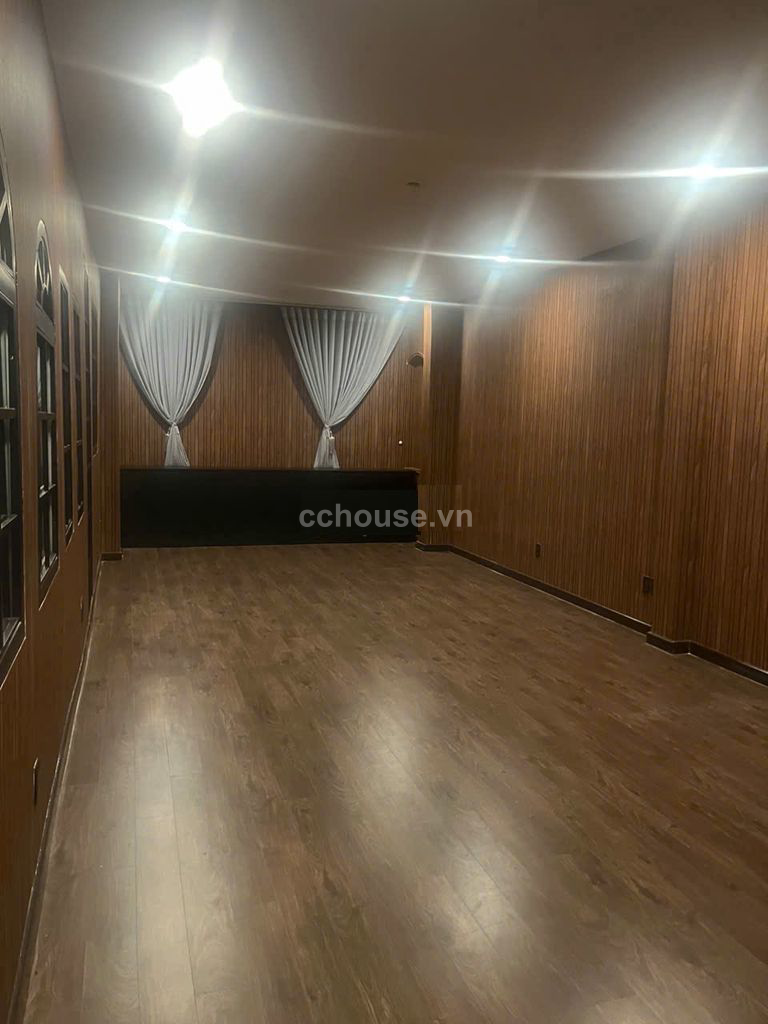 Cho thuê nhà MT Sư Vạn Hạnh, P.Hòa Hưng. DT 4x18m, 4 tầng