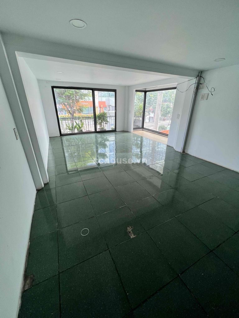 Bán nhà căn góc 2MT CX Đồng Tiến, P.Diên Hồng. DT 30m2, 3 tầng