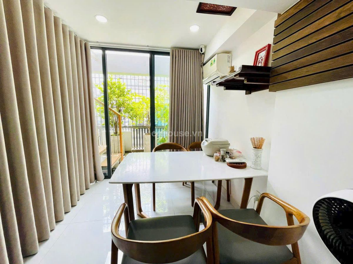 NHÀ HẺM XE HƠI ĐƯỜNG CÁCH MẠNG THÁNG 8, QUẬN 3, DT: (6.1X14.6M), KC: TRỆT 3 LẦU ST, GIÁ: 20 TỶ