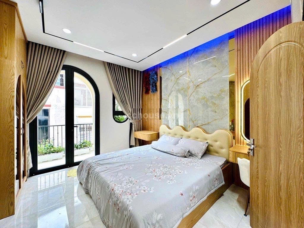 Nhà HXH 132 Hoàng Văn Thụ, P.Phú Nhuận. DT 3.7mx15m. 4 tầng