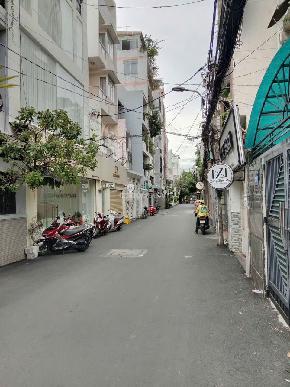 Hẻm nhựa 8m Lê văn sỹ - P13 - Q3