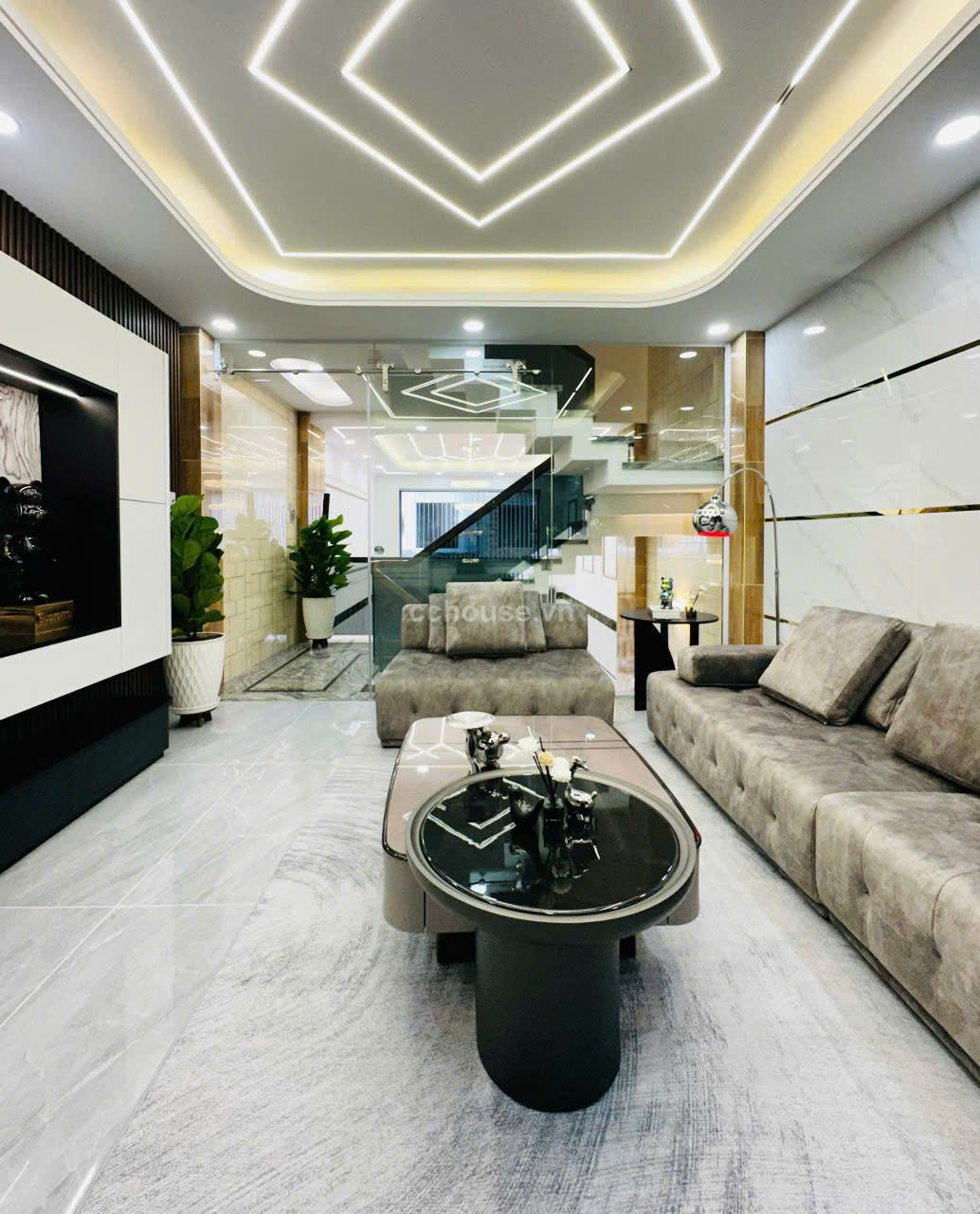 NHÀ HẺM 6M THÀNH THÁI QUẬN 10, DT: 4 X 19M, KC: TRỆT 2 LẦU ST, GIÁ: 16.5 TỶ