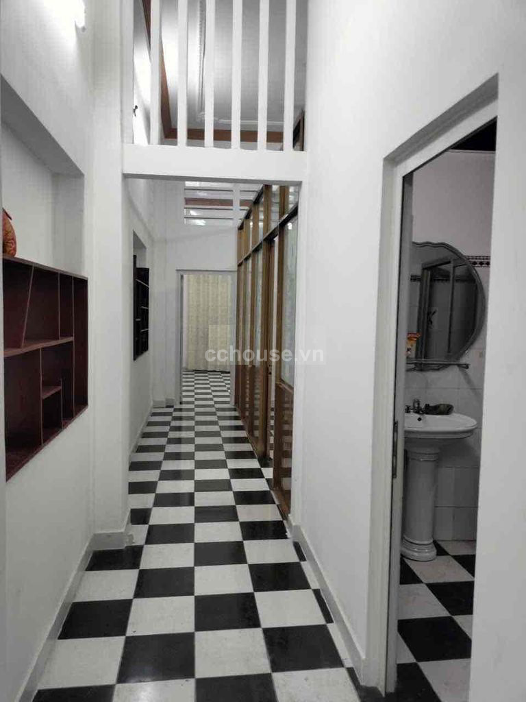 Cho thuê nhà MT Hải Thượng Lãn Ông, P.Chợ Lớn. DT 4x20m, 5 tầng ST