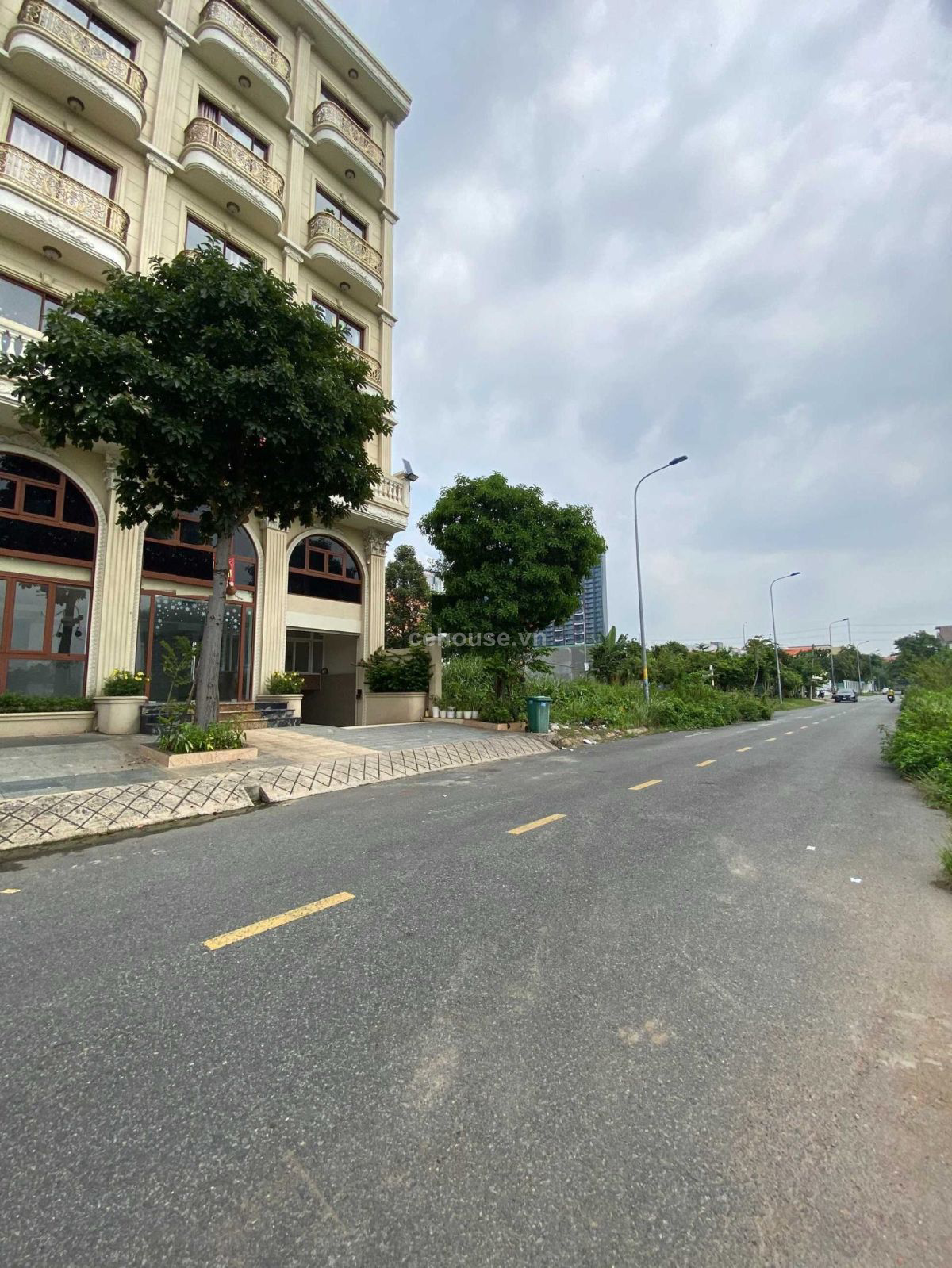 Tòa nhà MT Phan Bá Vành, P.Cát Lái. DT 16x18m, hầm 6 tầng ST