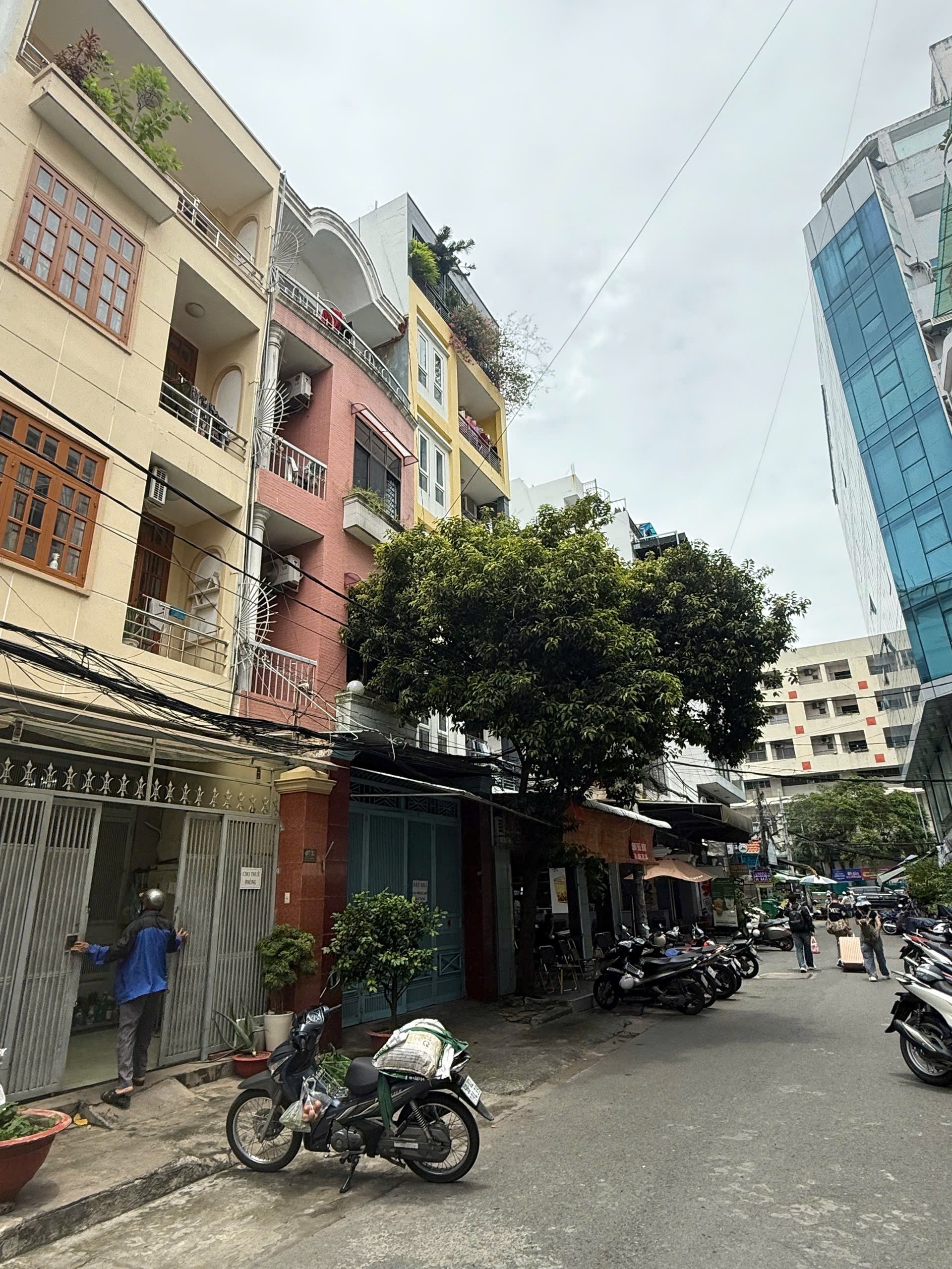 Hẽm 10m Sư Vạn Hạnh Quận 10 DT 4.4x15m