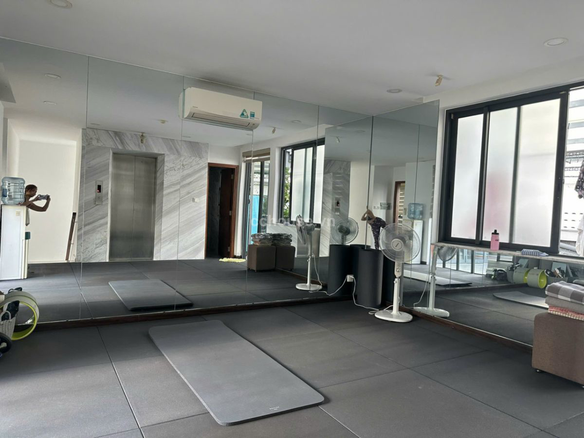 NHÀ MT TRẦN QUANG KHẢI QUẬN 1 DT: 7.2X18M, 131M2, KC: TRỆT 3 LẦU, HĐT: 125TR, GIÁ: 91 TỶ