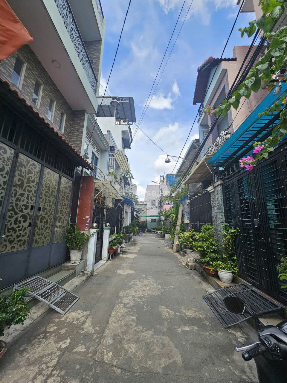 NHÀ HẺM TÔ HIẾN THÀNH QUẬN 10, DT: 48.6M2 (4.05X12.2), KC: TRỆT 2 LẦU ST, HĐT: 20TR/THÁNG, GIÁ 10 TỶ