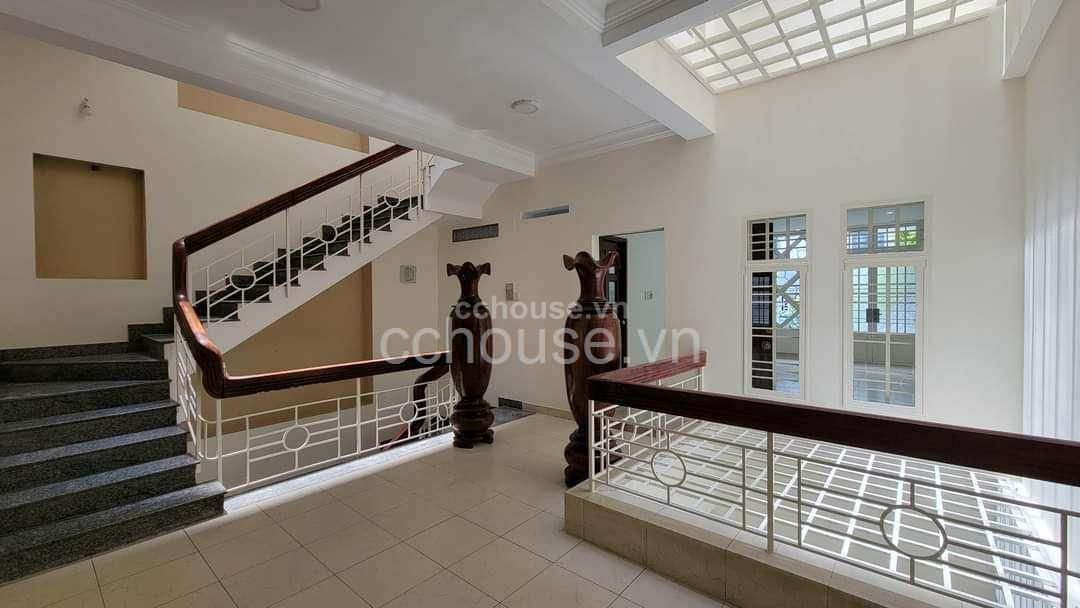 NHÀ MT TRẦN QUANG KHẢI QUẬN 1, DT: 8X18M, Nở Hậu:18M, KC:6 TẦNG, HĐT: 100 TRIỆU. GIÁ:18TỶ