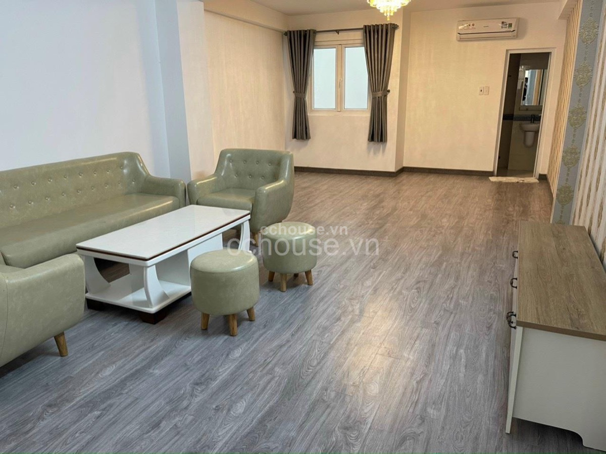 Mặt tiền thương mại ngay Vạn Hạnh Mall , Q10. Ngang 5m