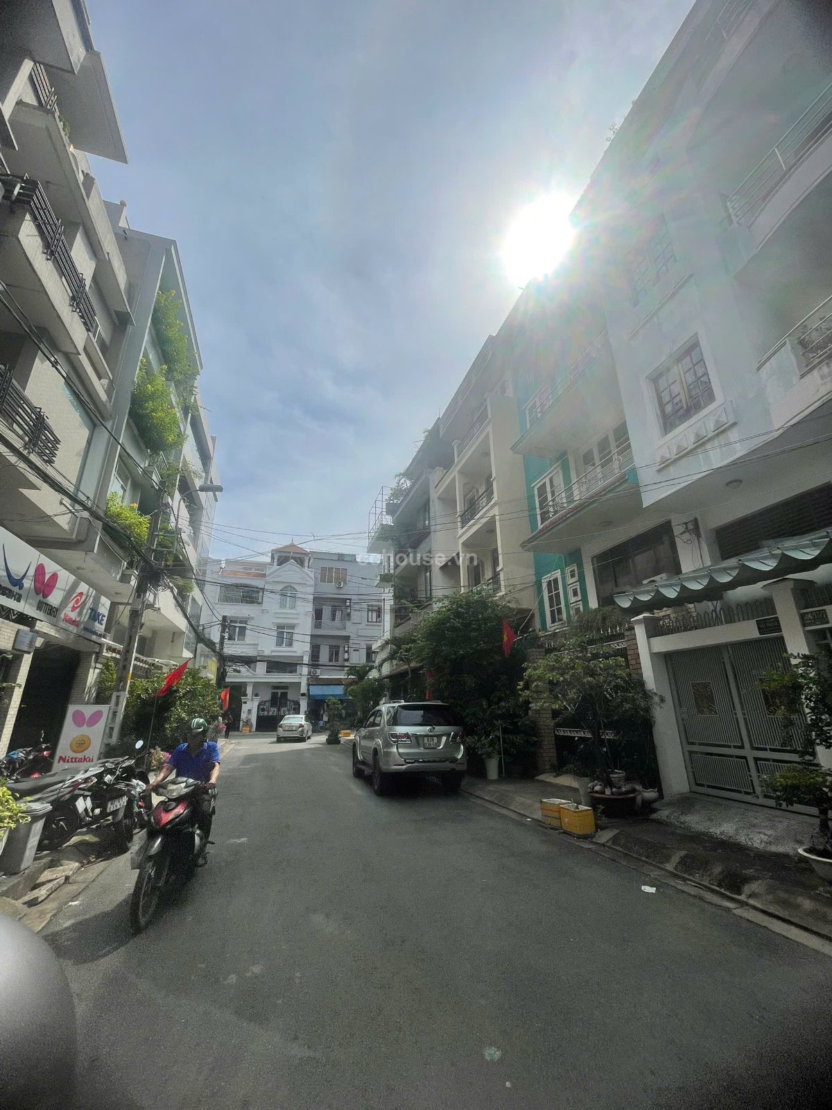 Hẻm xe tải quay đầu Tô Hiến Thành Q10 . Dt: 4 X 15m  . 11 tỷ
