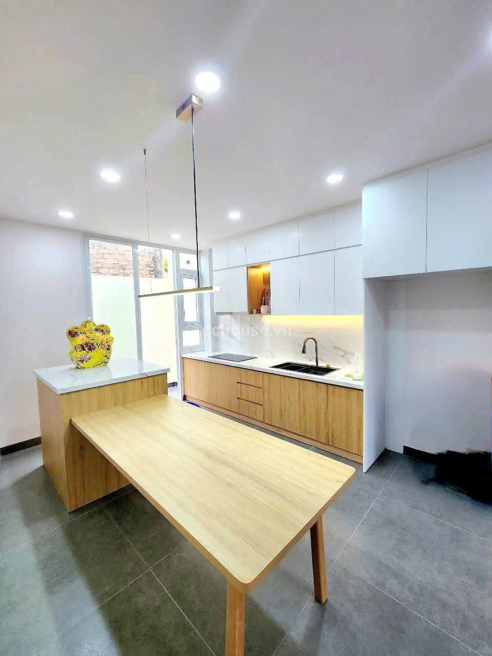 NHÀ HẺM ĐƯỜNG THÀNH THÁI QUẬN 10, DT: 126.4M2 (3.95X32), KC: TRỆT, GIÁ: 28 TỶ
