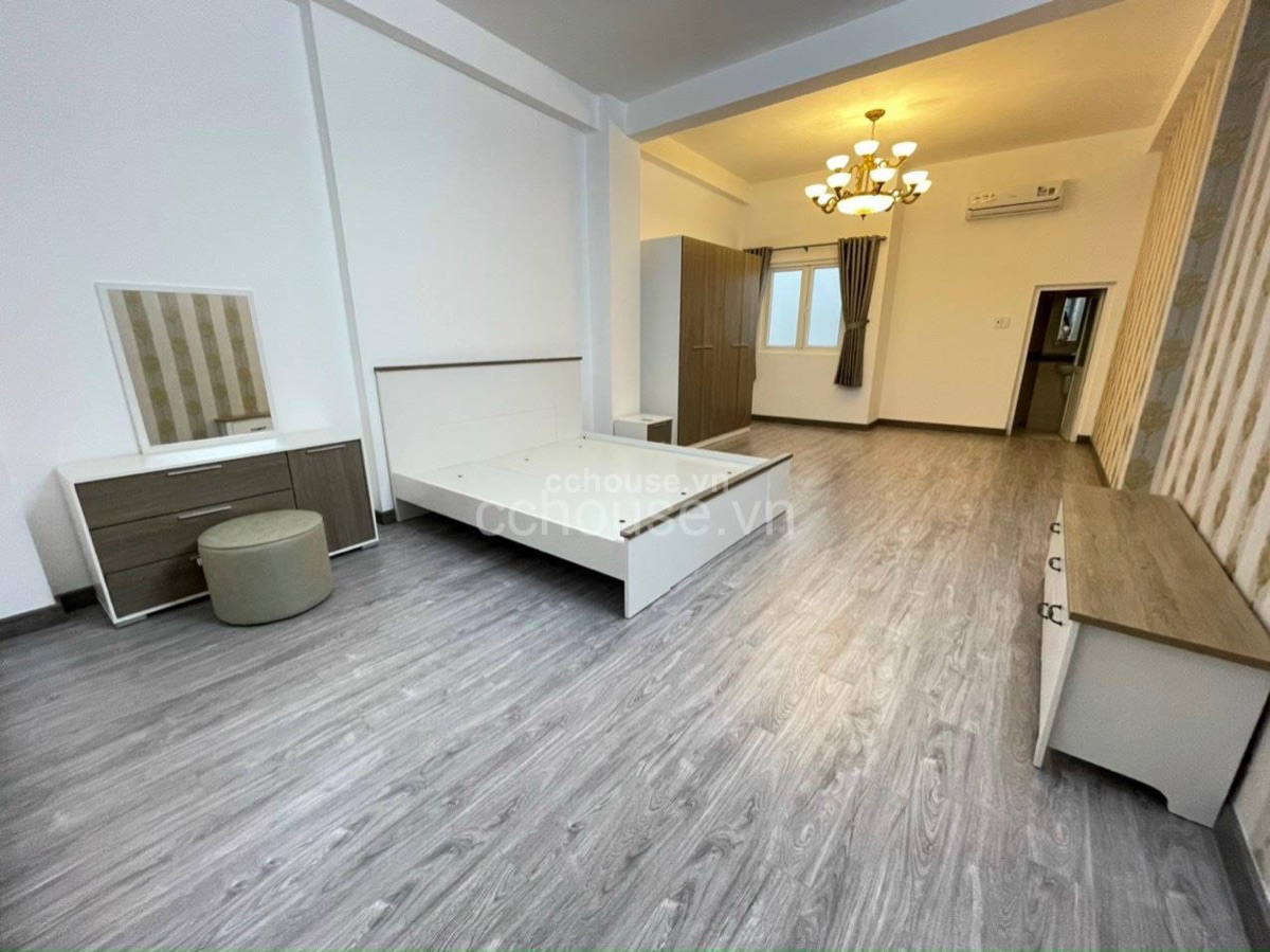 Mặt tiền thương mại ngay Vạn Hạnh Mall , Q10. Ngang 5m