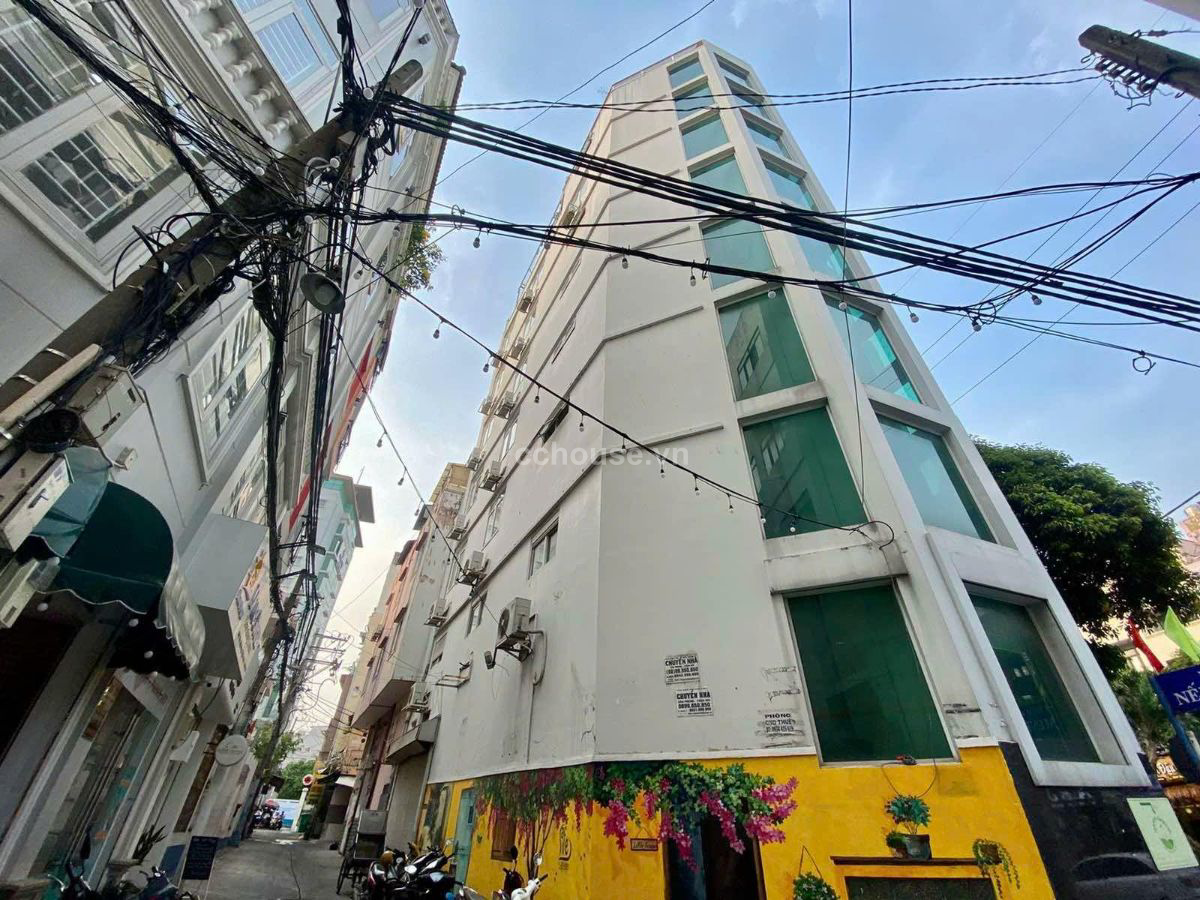 Tòa nhà căn góc MT 271 Phan Xích Long, P.Cầu Kiệu. DT 17x7m, hầm 8 tầng