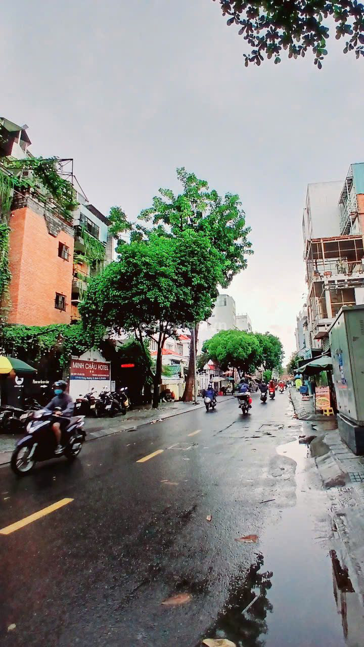 NHÀ MẶT TIỀN ĐƯỜNG HÒA HƯNG QUẬN 10, DT: 157.5M2 (6.3X25), KC: TRỆT, 2 LẦU, GIÁ: 27 TỶ

