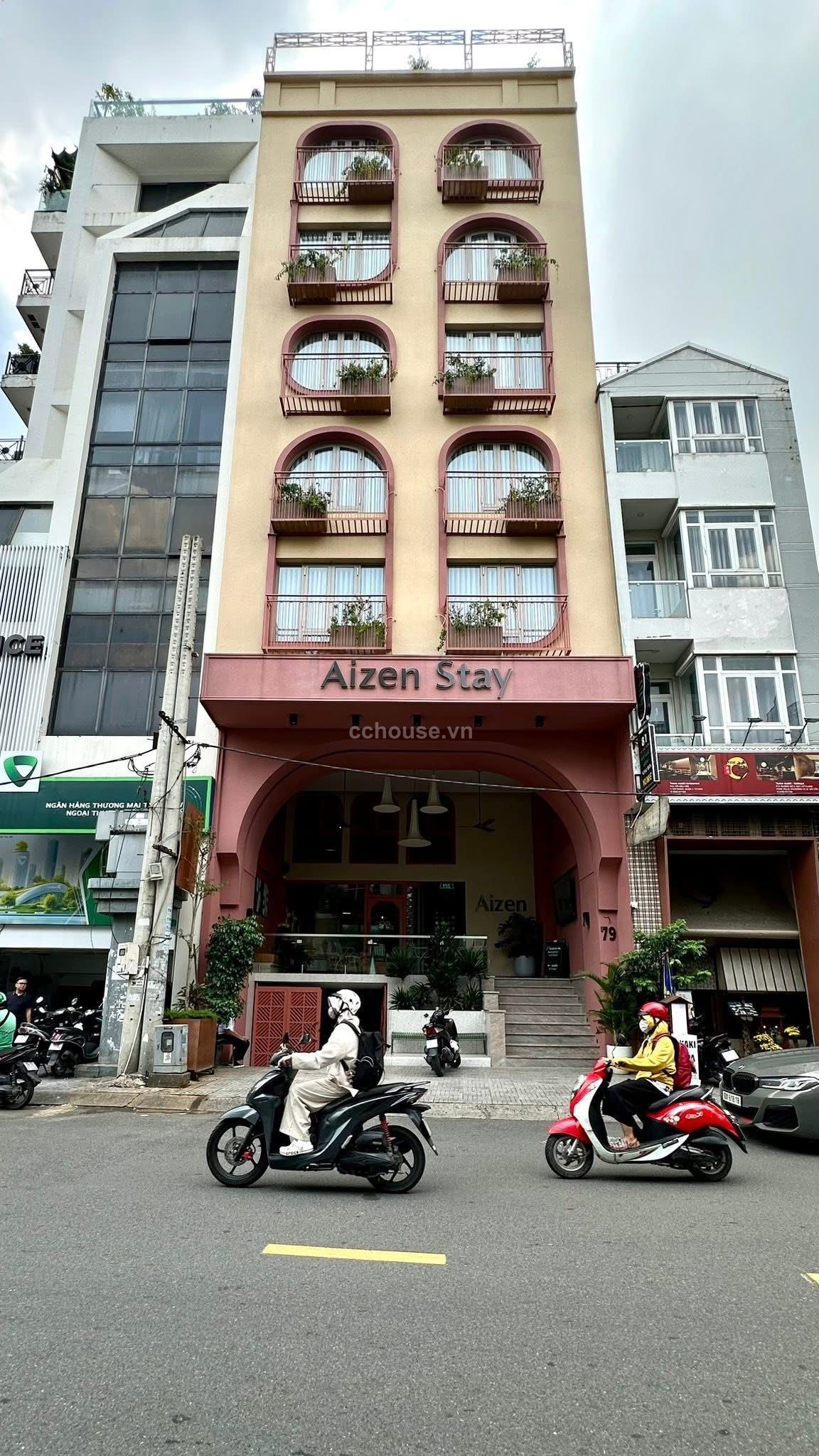 Tòa nhà 77 - 79 Hồ Hảo Hớn, Phường Cô Giang, Quận 1. Hầm 6 lầu.