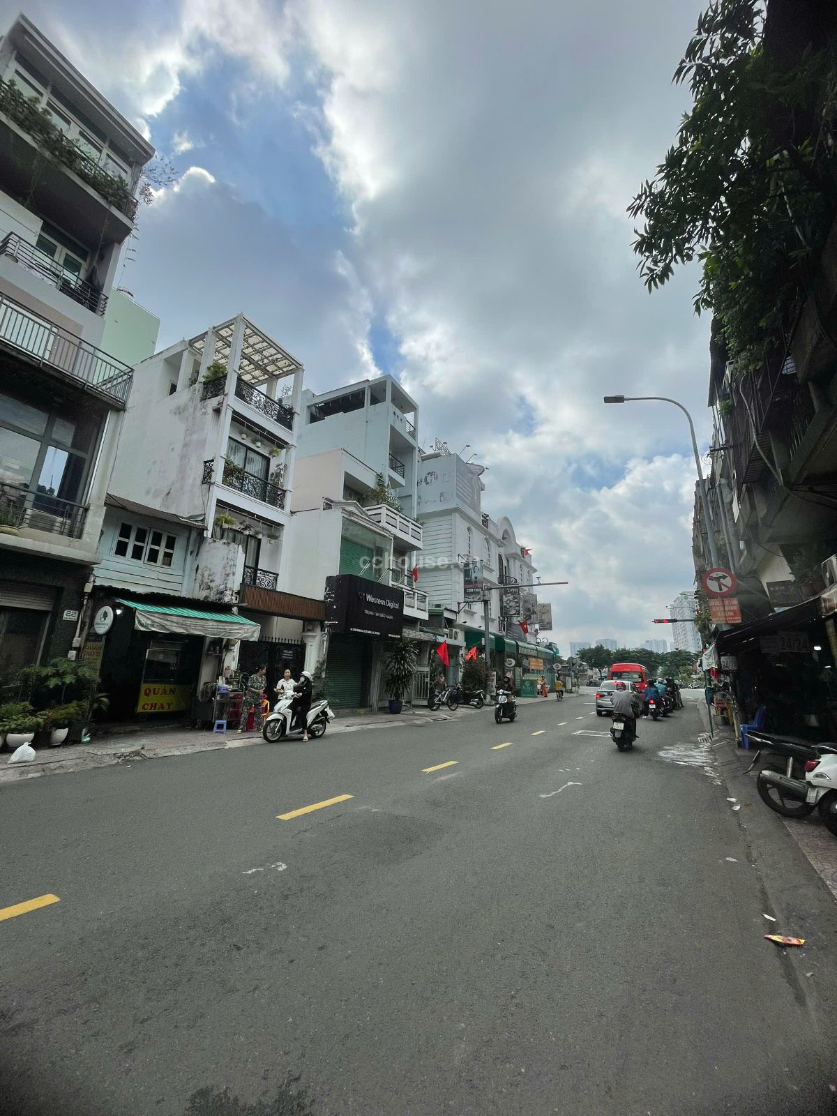 Mat-tien-Pham-Van-Hai-P-2-QTan-Binh-id8708