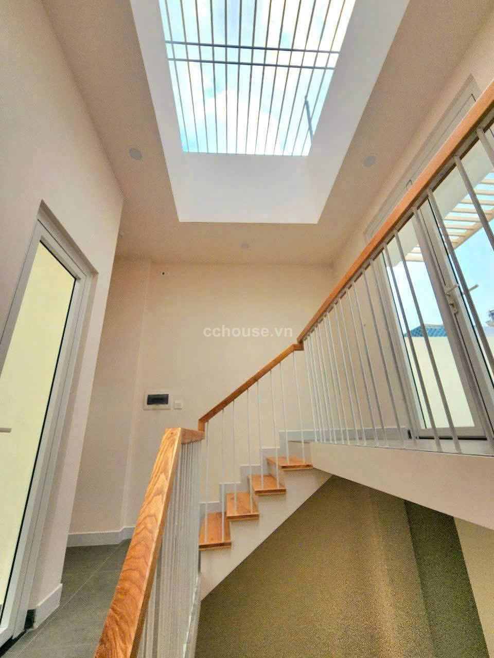 NHÀ HẺM ĐƯỜNG THÀNH THÁI QUẬN 10, DT: 126.4M2 (3.95X32), KC: TRỆT, GIÁ: 28 TỶ
