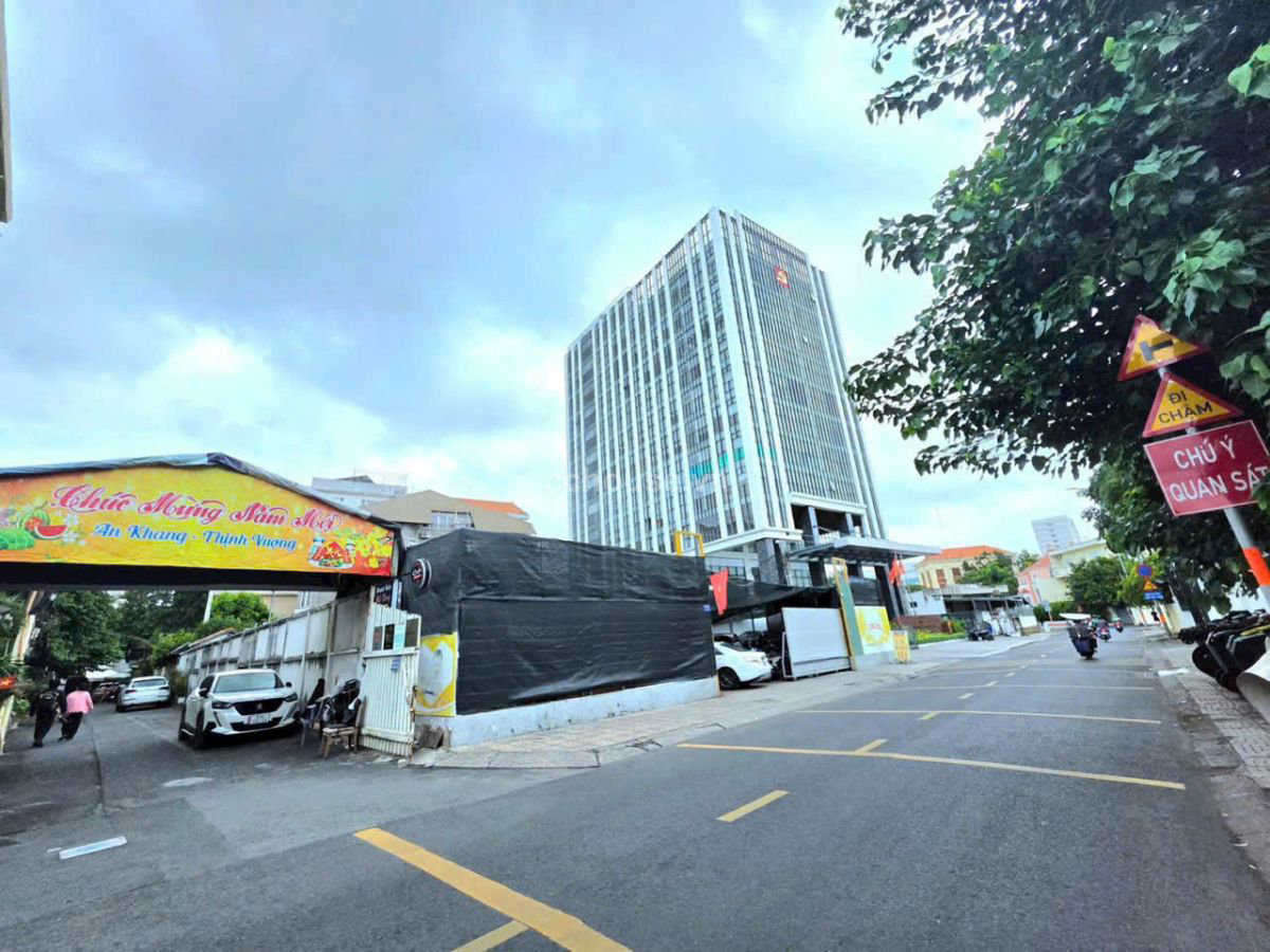 Khuôn Đất Siêu Đẹp MT Trần Nguyên Đán. HĐT 220tr/tháng. DT 13.5*25m, Vuông Vức. 4 Tầng.Giá 110 Tỷ TL