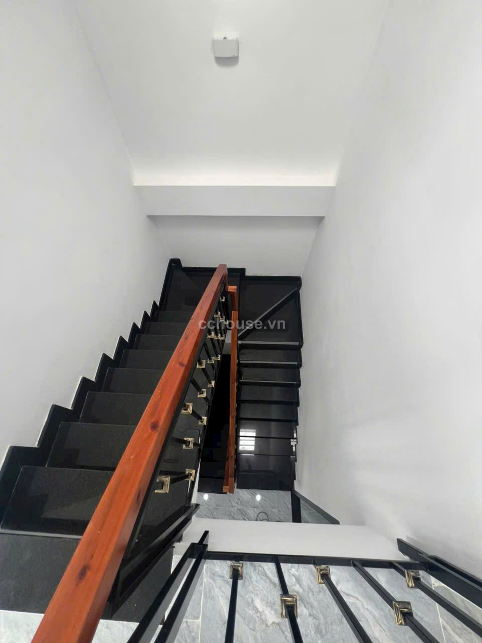 Nhà Mặt Tiền Mới 💯 đường 3/2 Quận 10. Giá 30 tỷ vị trí kinh doanh đắc địa 