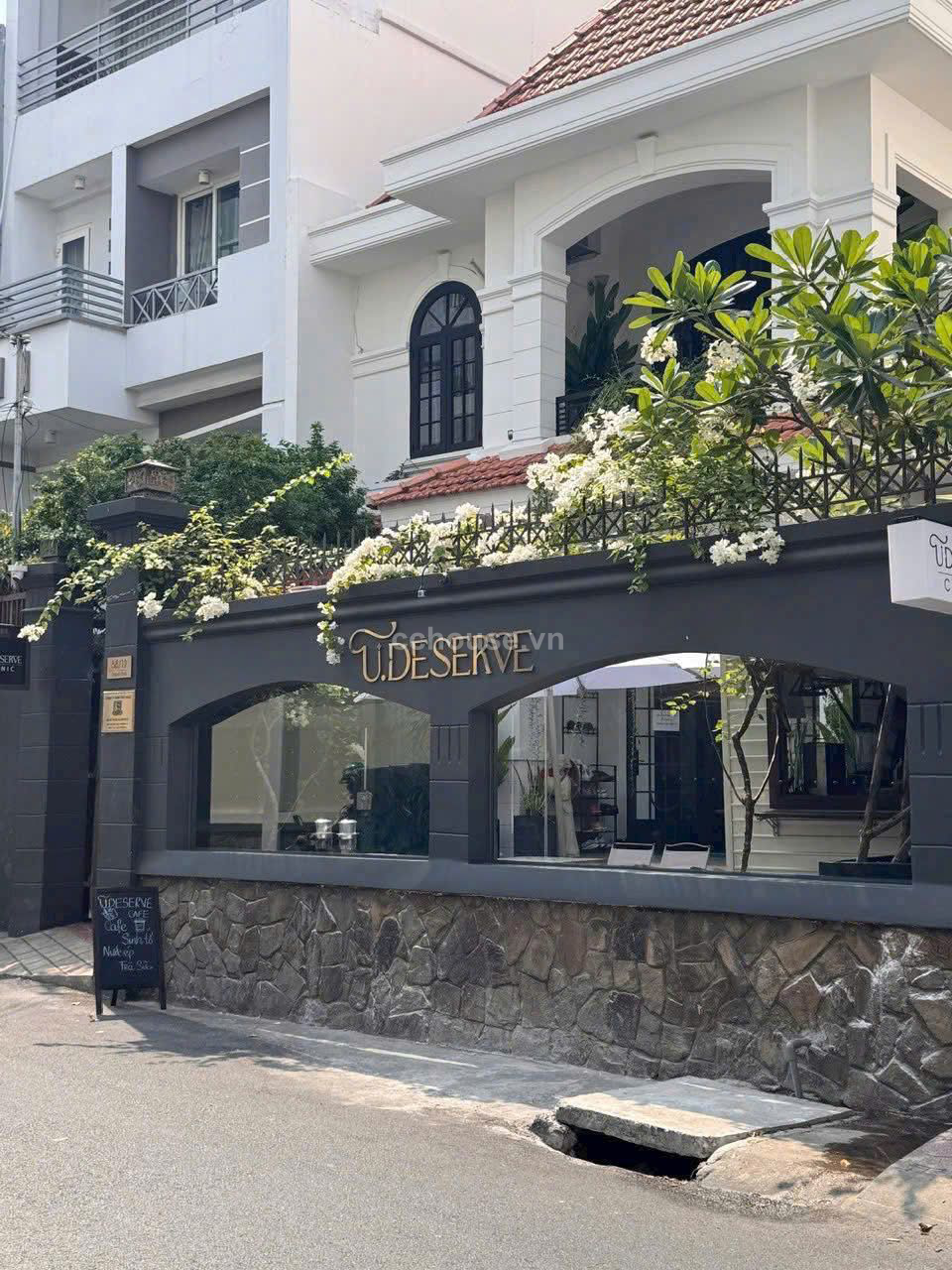 Biệt Thự Giữa Lòng Sài Gòn gọi 0915166797 - anh Nguyễn.