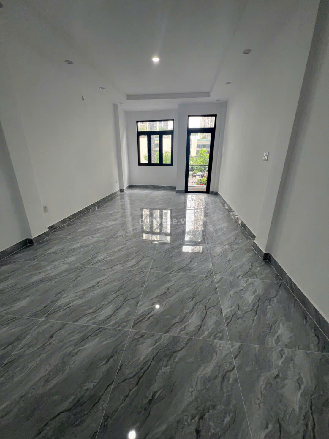 Mặt tiền 3/2 đối diện Hà Đô . Q.10