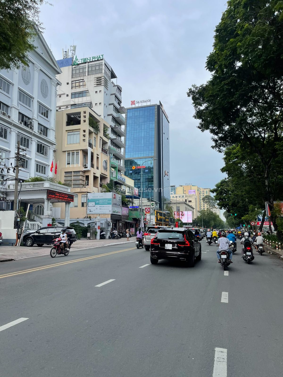 TÒA NHÀ VĂN PHÒNG MẶT TIỀN ĐƯỜNG LỚN NGUYỄN THỊ MINH KHAI –> Hiện đang có hợp đồng thuê: 1 tỷ/tháng