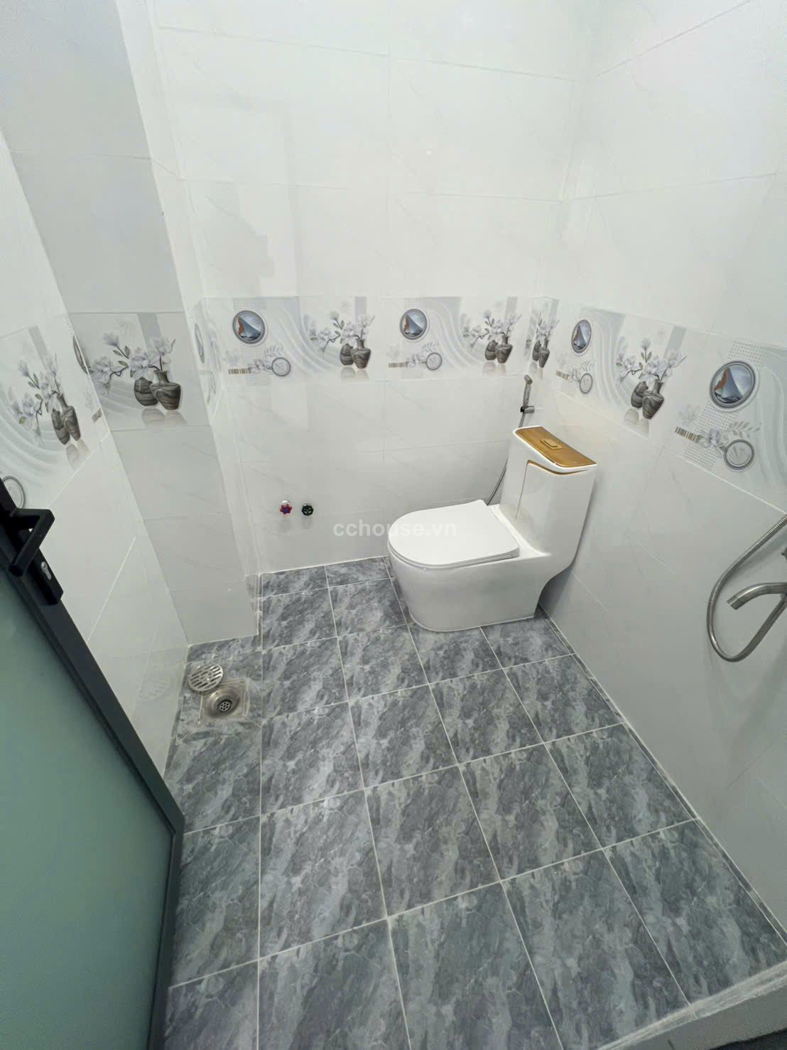 Mặt tiền 3/2 đối diện Hà Đô . Q.10