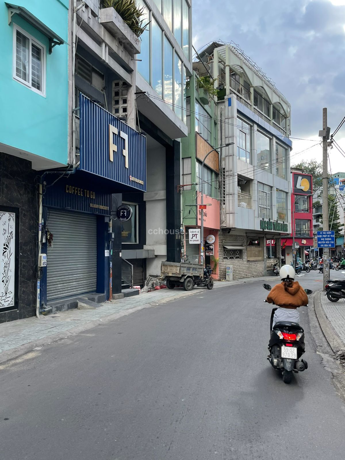 Cho thuê nhà NCMT Nguyễn Phi Khanh, P.Tân Định. DT 3.8x14m, 3 tầng ST