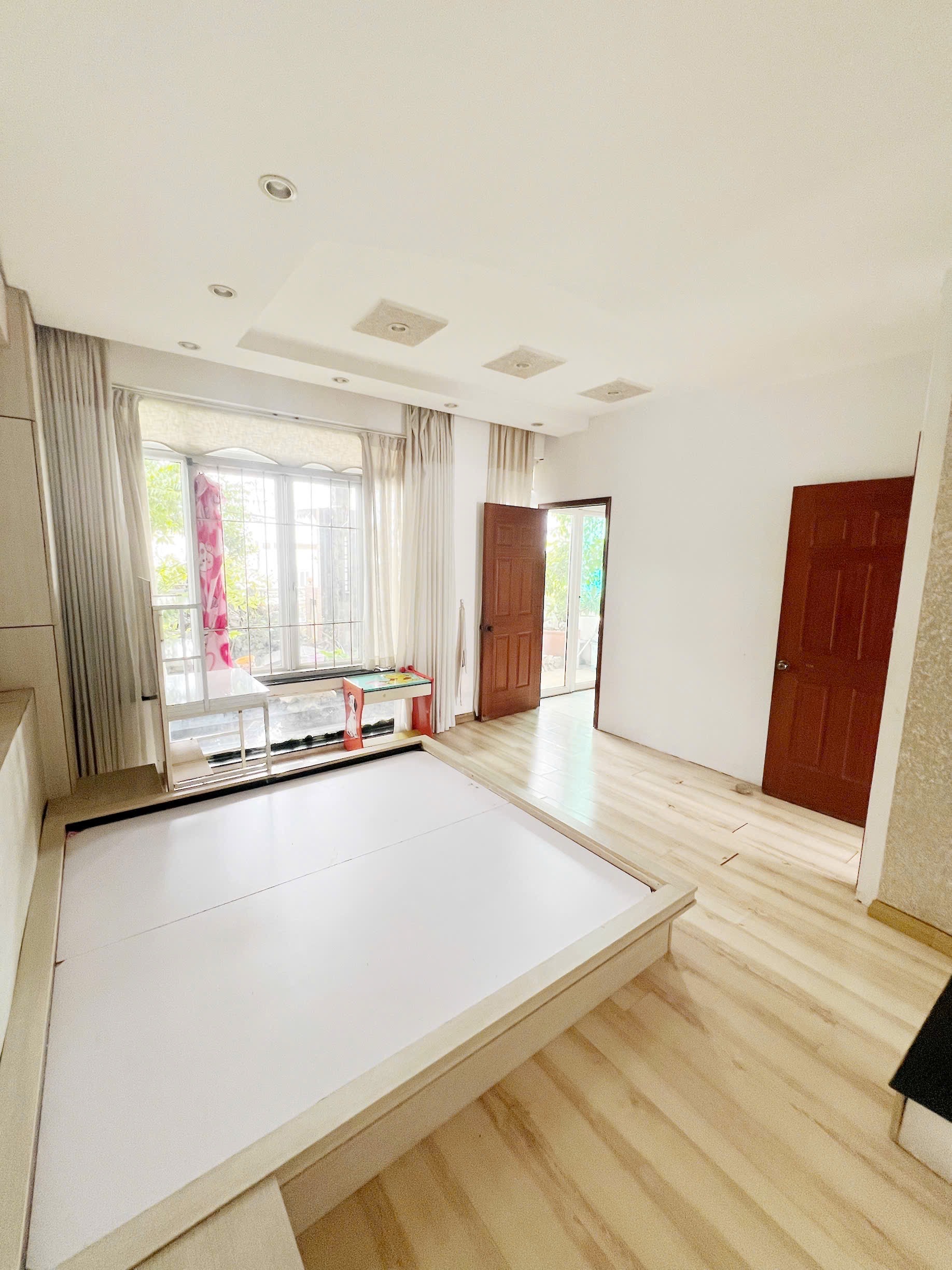 Nhà bán Quận 10