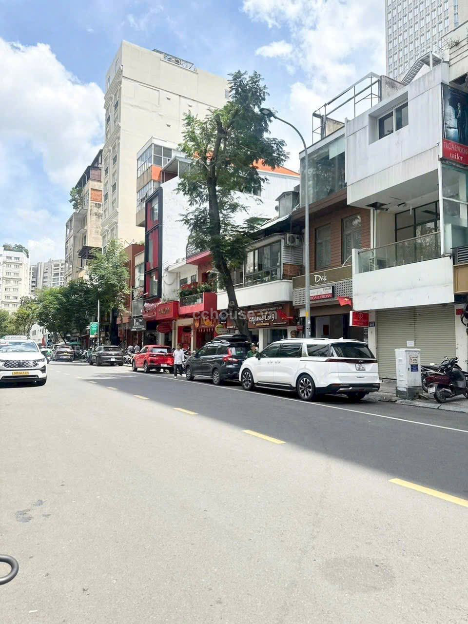 Mặt tiền 37-39 Đông Du, Phường Bến Nghé, Quận 1. diện tích 8.25x24m 