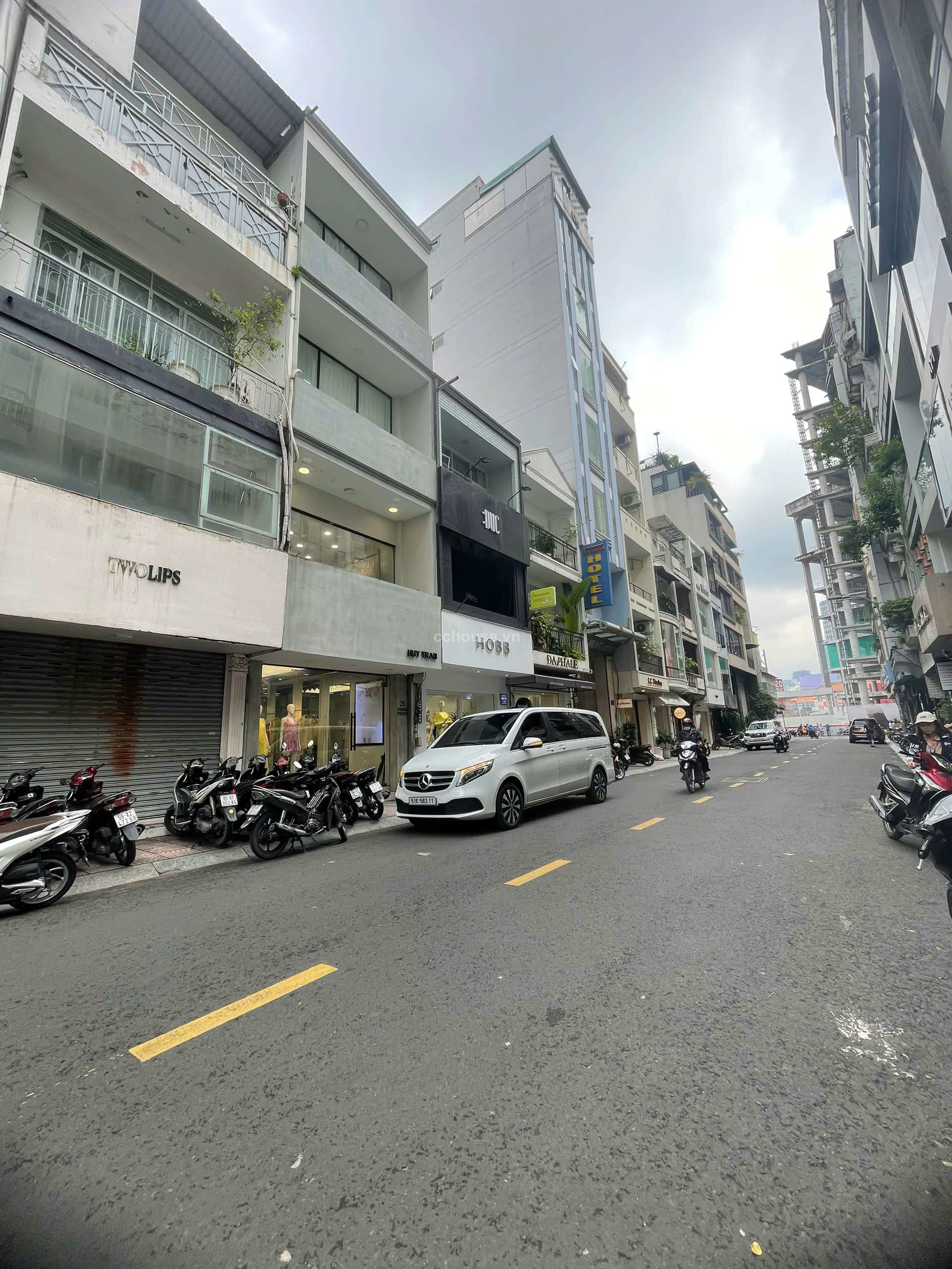 Toa-nha-mat-tien-7-tang-ngay-Ly-Thuong-Kiet-Dt-6-X-23m--Co-ham--Thang-may-id9153