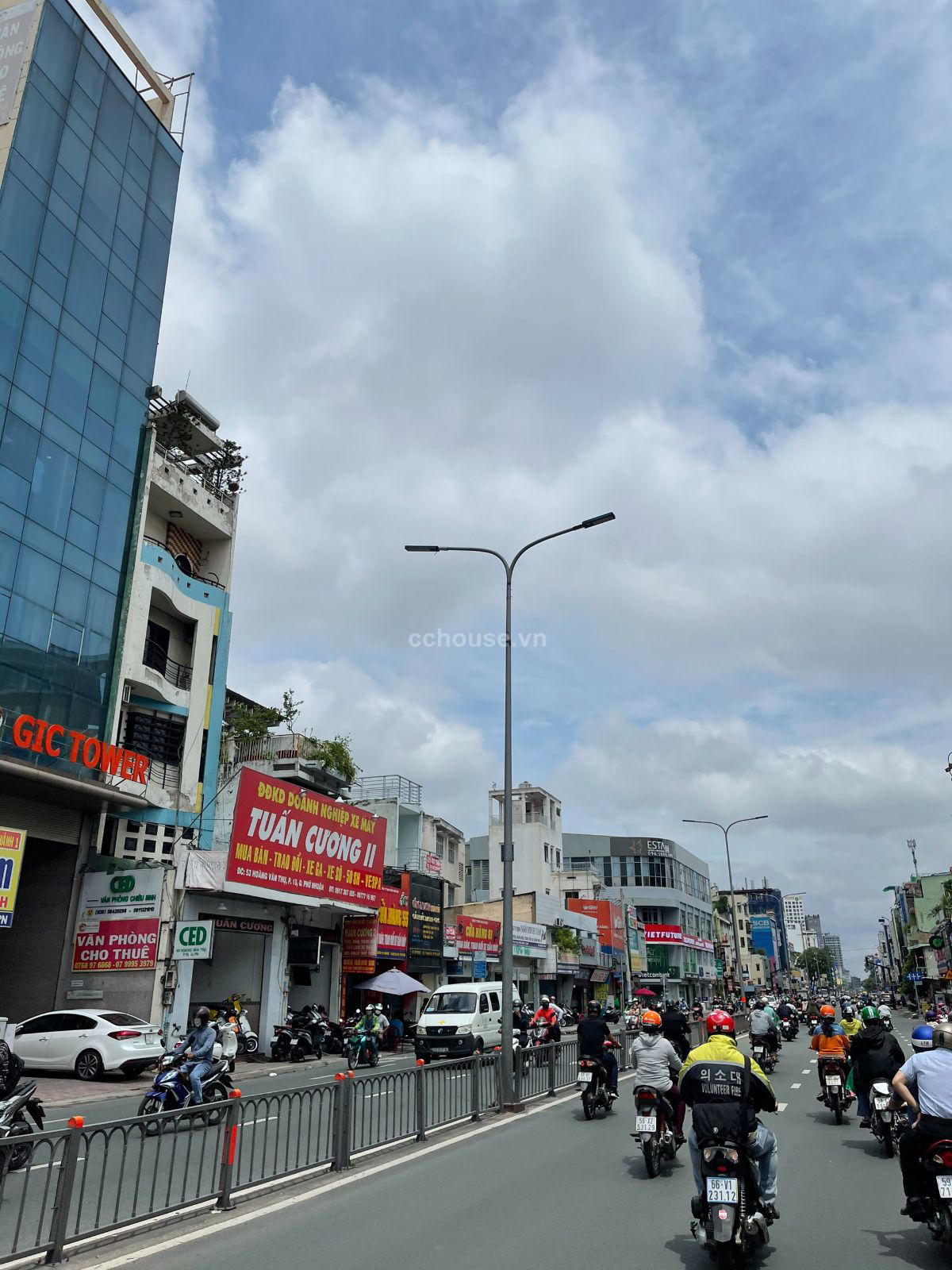 Bán nhà MTKD Hoàng Văn Thụ, P.Cầu Kiệu. DT 3x17m, 3 tầng ST