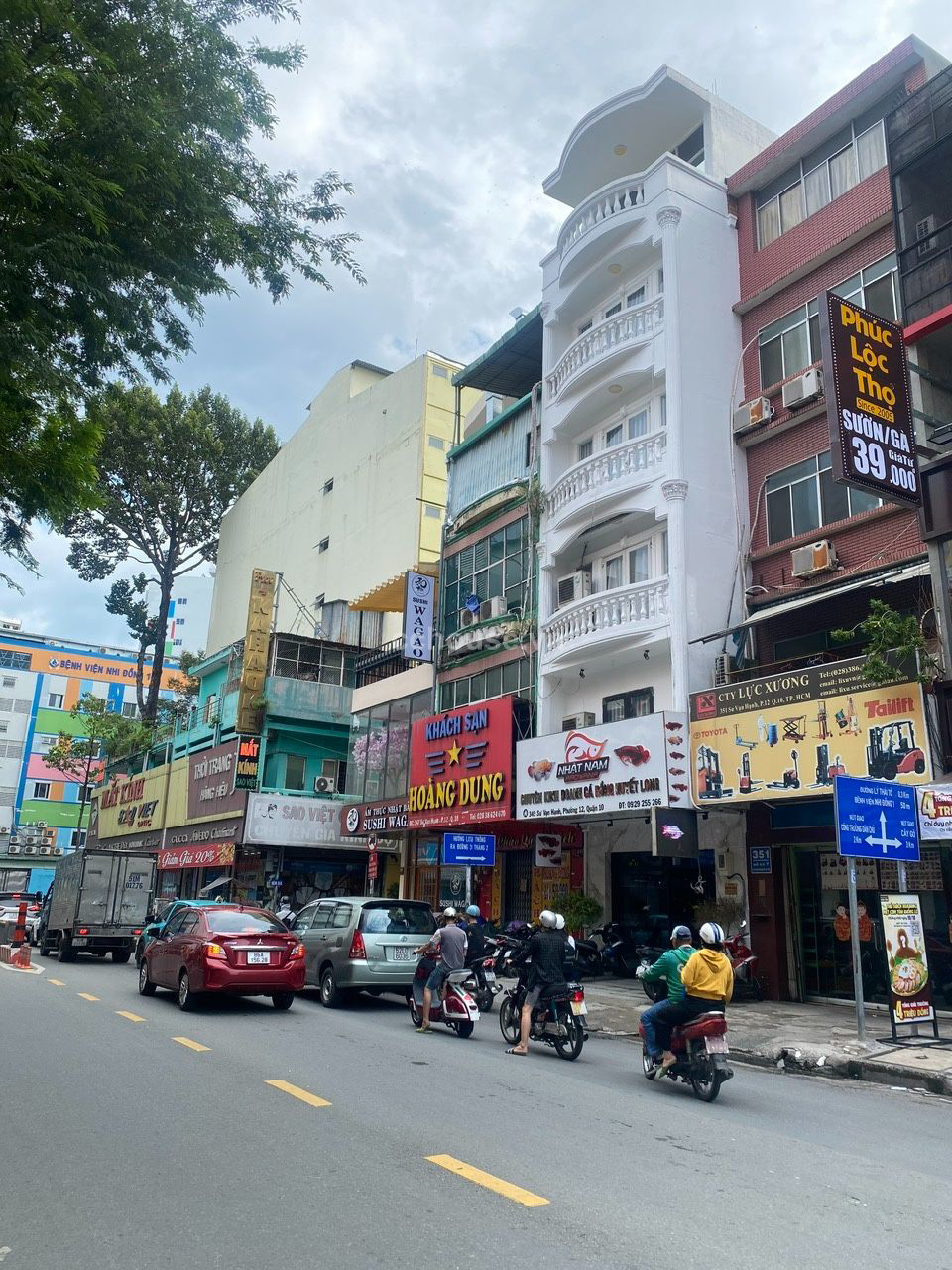 TÒA NHÀ 4 TẦNG MT KINH DOANH SƯ VẠN HẠNH DIỆN TÍCH 4.5X16M CẠNH TTTM BẬT NHẤT QUẬN 10