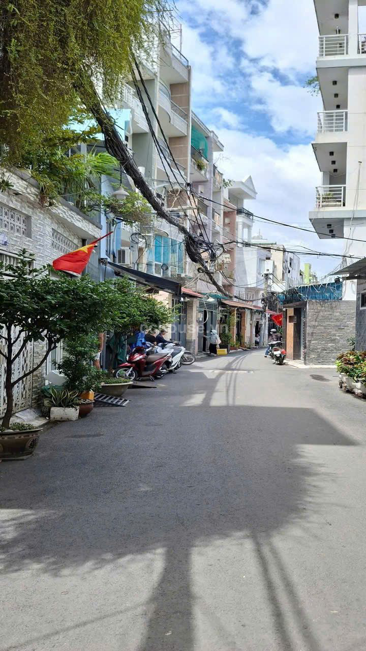 Toà nhà 5 tầng 2 mặt hẻm xe hơi ngay trung tâm Q. Phú nhuận
