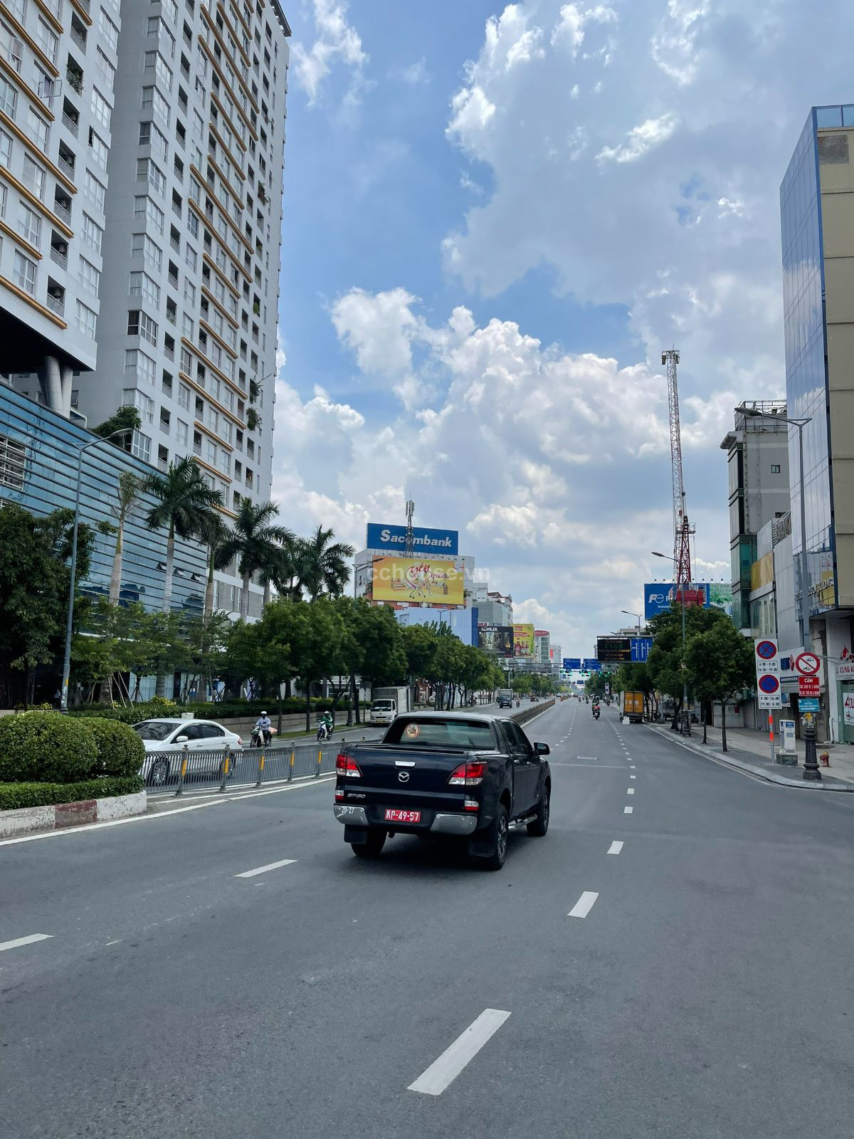 Tòa nhà 22A Nguyễn Văn Trỗi. DT 22x25m, 2 hầm, 15 tầng