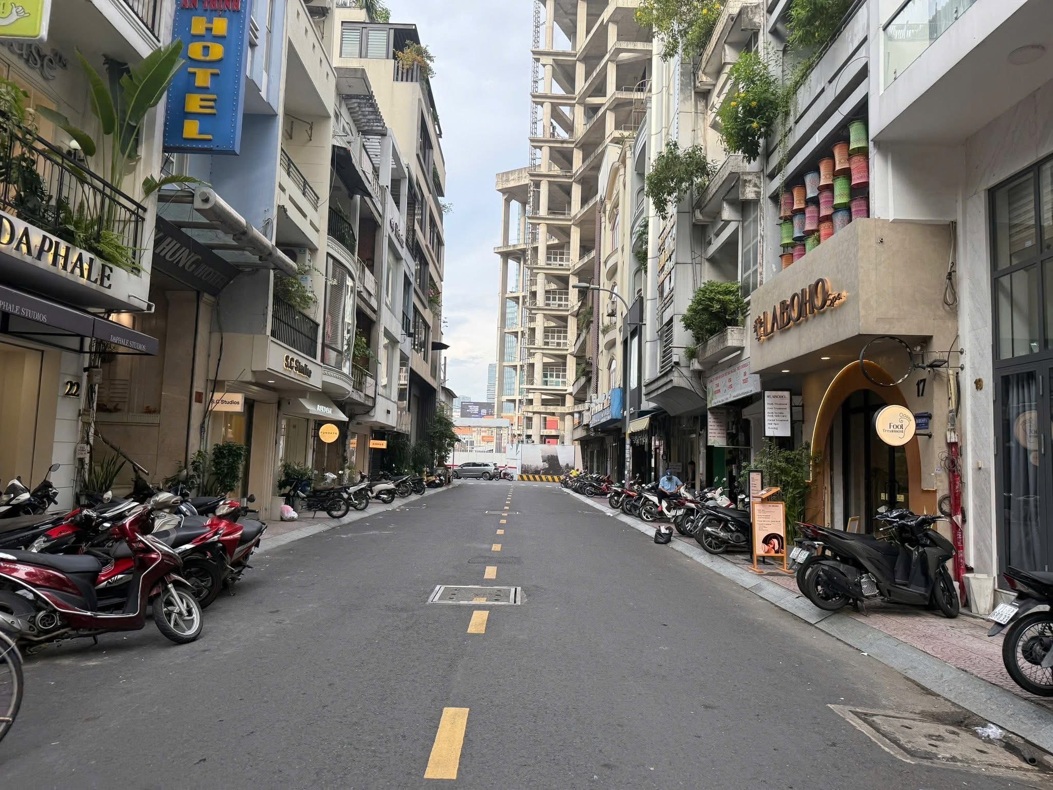 Mặt Tiền 28 Đặng Thị Nhu Phường Bến Thành Quận 1 nhà 4 tầng ngây Chợ Bến Thành