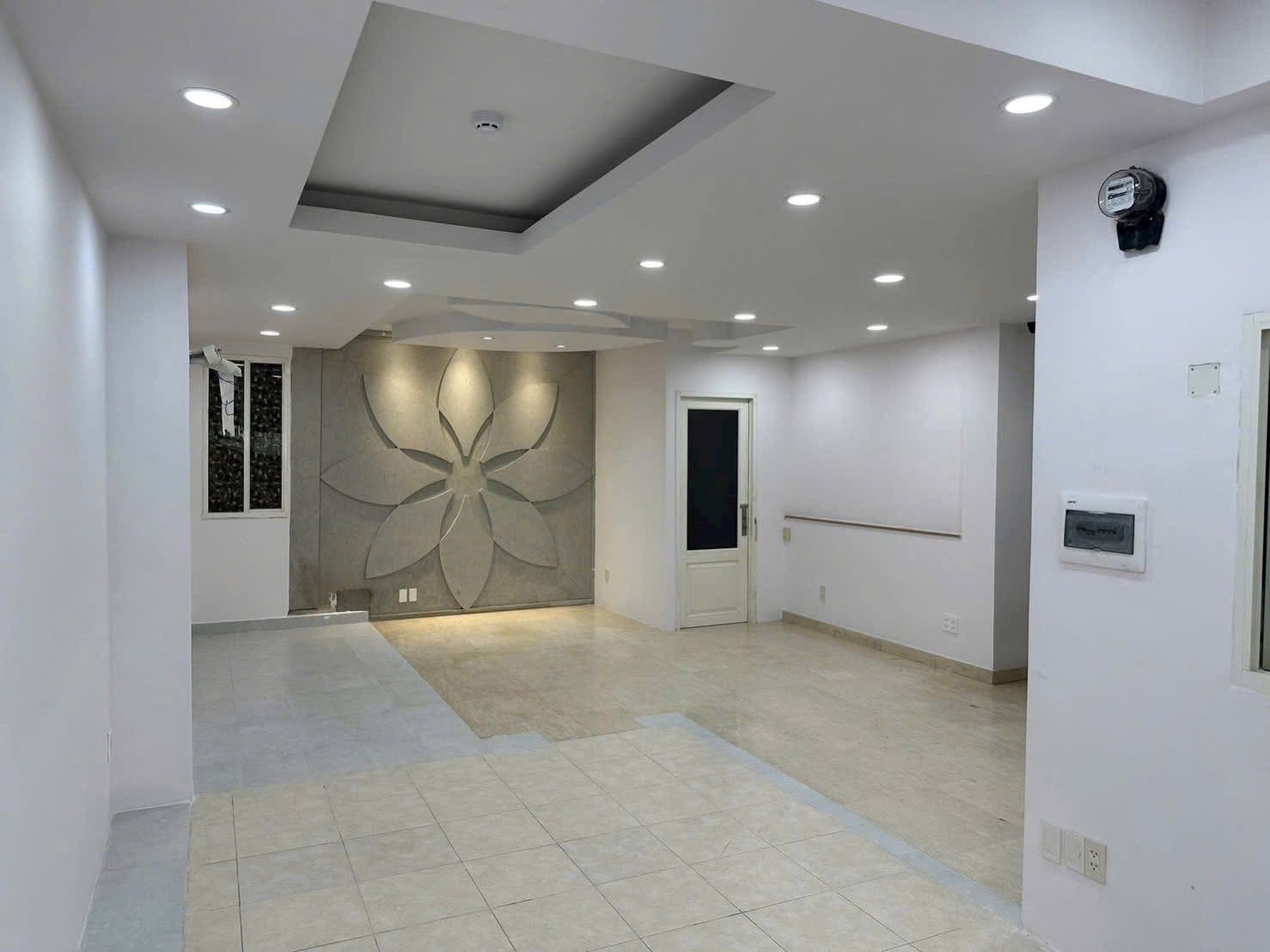 Toà Nhà mặt Tiền Khu Phan Xích Long hầm 6 tầng 