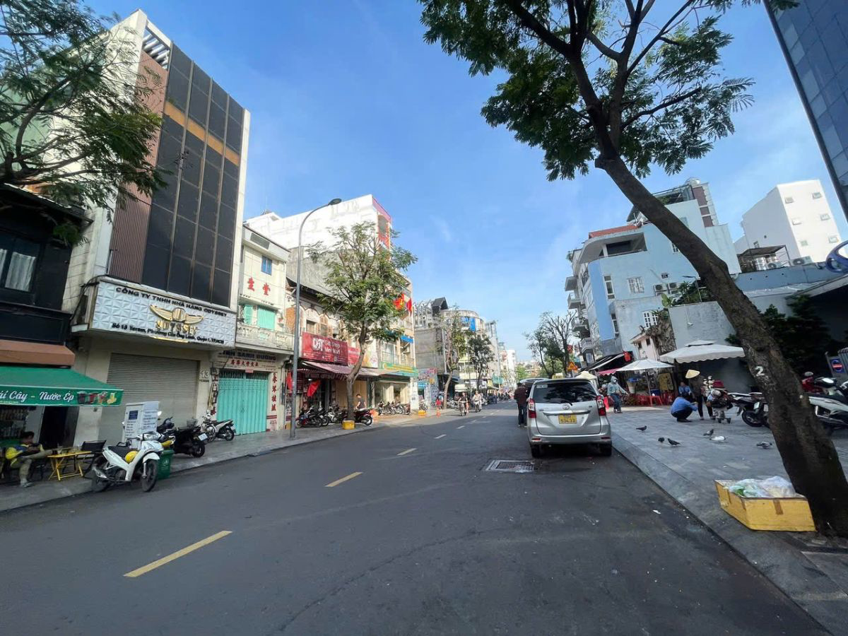 Siêu Vị Trí Nhà Mặt Tiền Yersin - Chợ Bến Thành Quận 1- Ngang 10m Cực Kỳ Đắc Địa Giá Trị Tăng Cao