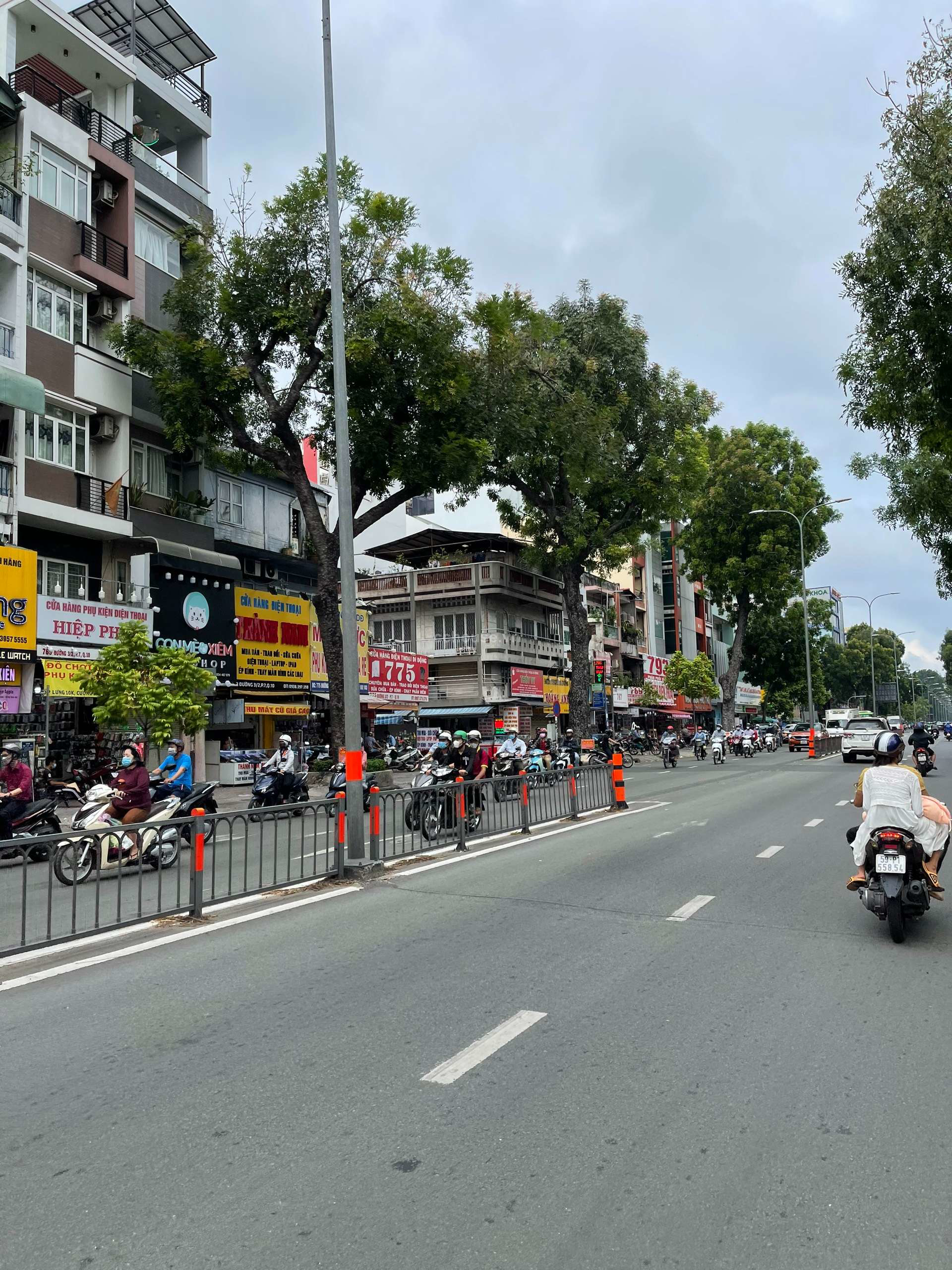 Cho thuê nhà 2MT 3 Tháng 2, P.Diên Hồng. DT 4x26m, 3 tầng ST