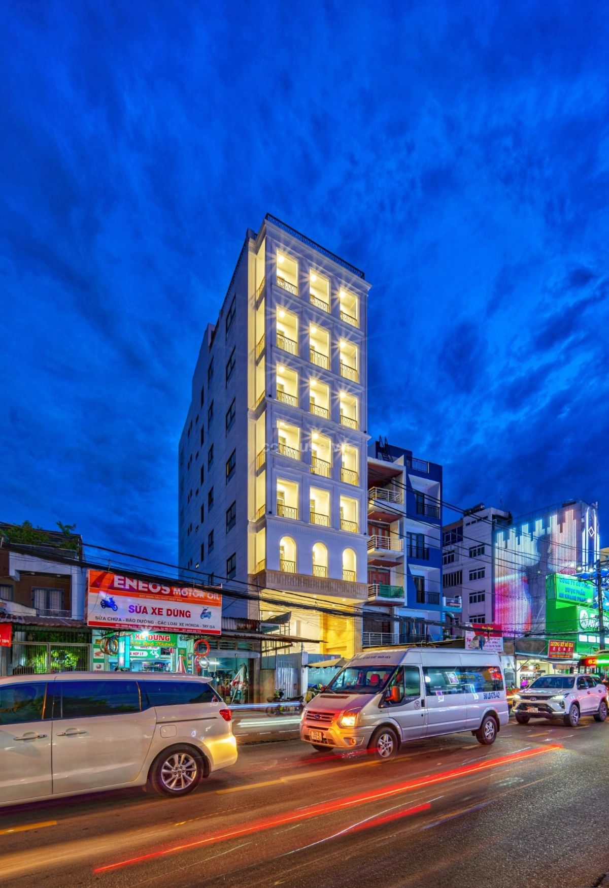 Tòa nhà MT Âu Cơ, P.Tân Bình. DT 9x33m, hầm 9 tầng