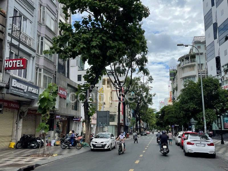 Mat-Tien-duong-thuong-hieu-Nguyen-Trai-P-Ben-Thanh-Quan-1-Goi-0915-166-797--Kevin-Nguyen-Xem-nha-id9082