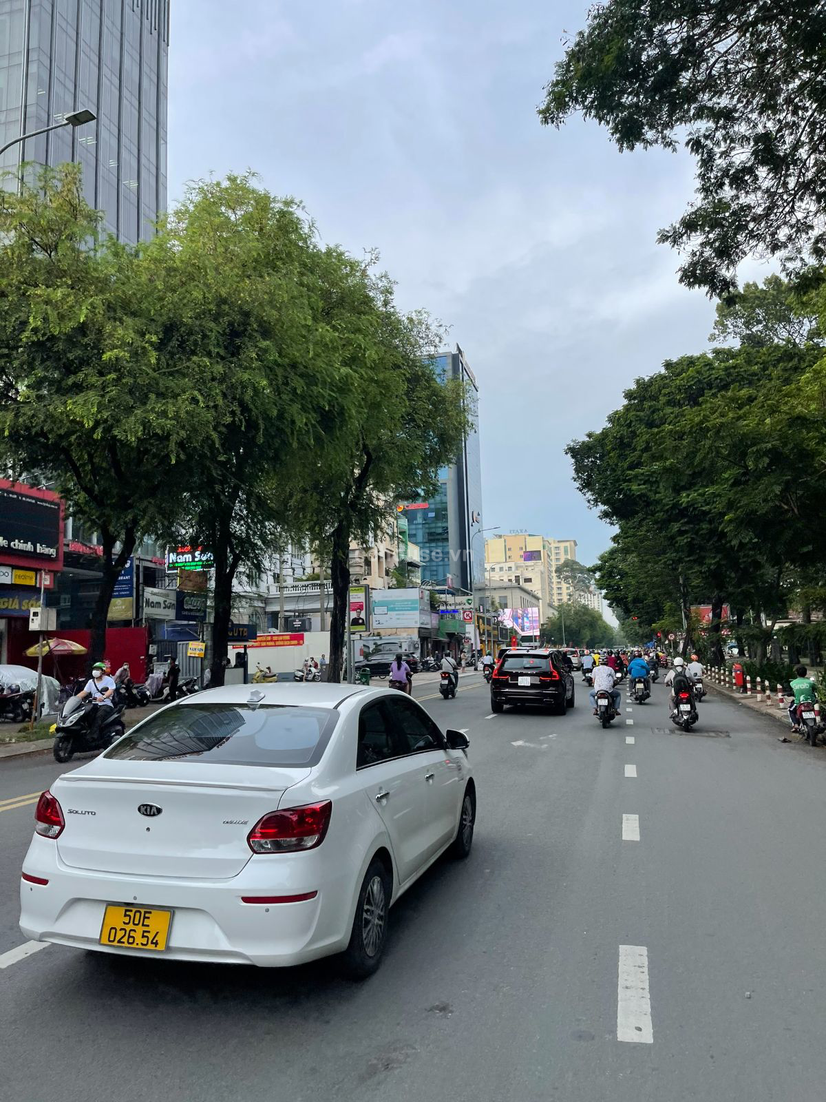 TÒA NHÀ VĂN PHÒNG MẶT TIỀN ĐƯỜNG LỚN NGUYỄN THỊ MINH KHAI –> Hiện đang có hợp đồng thuê: 1 tỷ/tháng