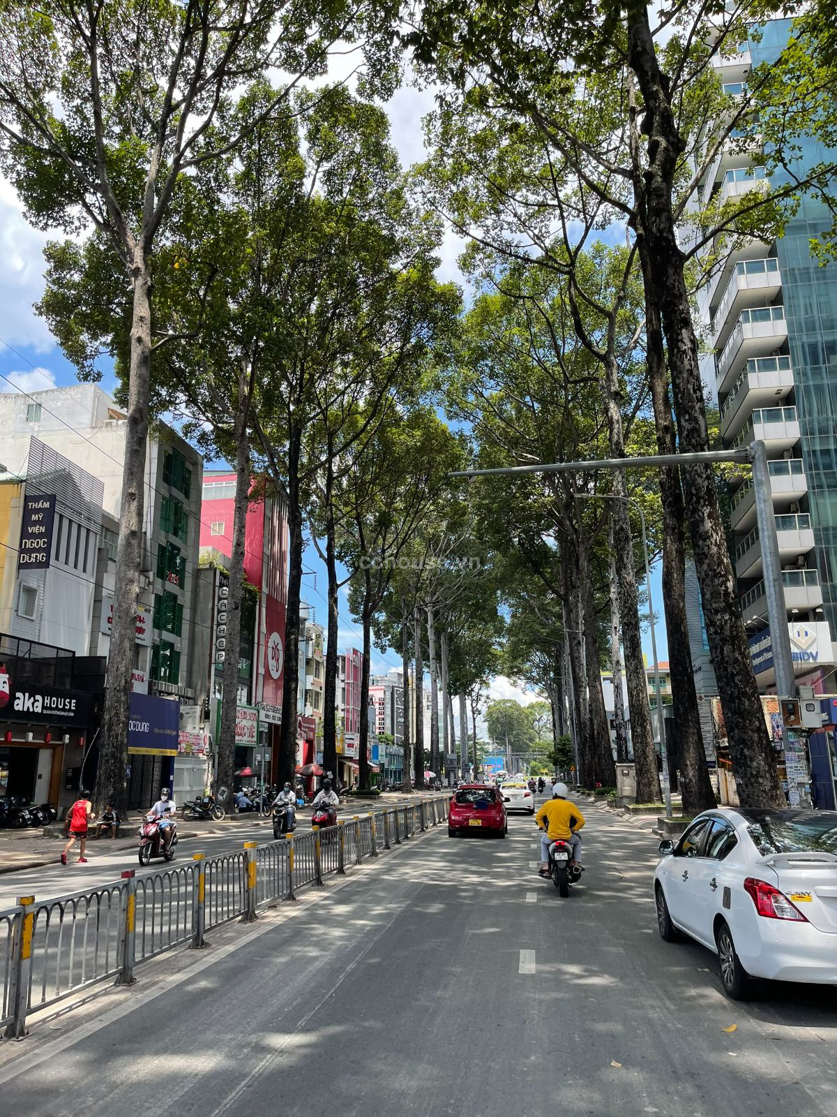 Cho thuê nhà 2MT Nguyễn Thị Minh Khai, P.Bàn Cờ. DT 92m2, 4 tầng MCT