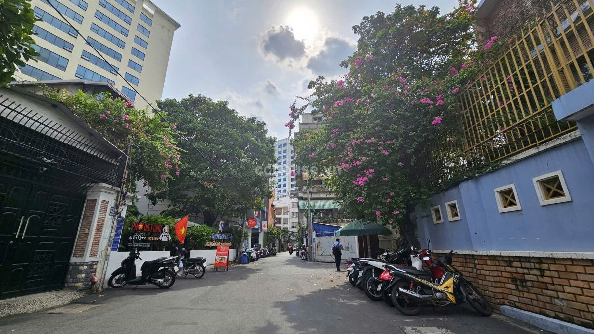 BIỆT THỰ – HẺM 72 TRẦN QUỐC TOẢN, P. XUÂN HÒA, QUẬN 3 (CŨ)