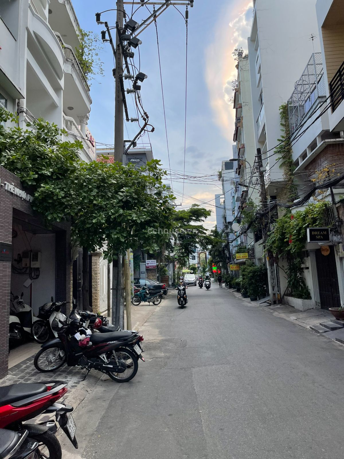 Bán nhà hẻn 8m 449 Sư Vạn Hạnh, P.Hòa Hưng. DT 4x17m, 4 tầng