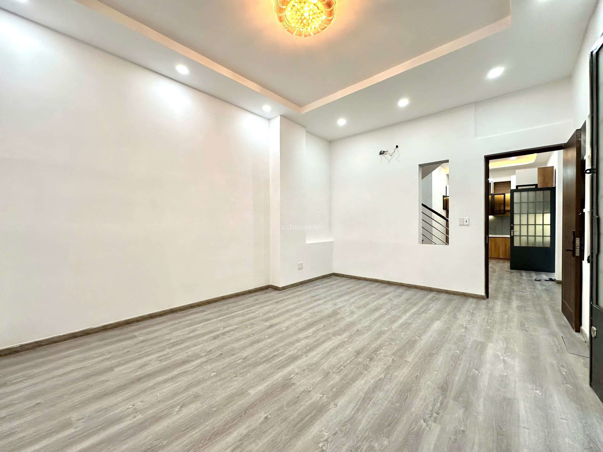 Ngay Trung tâm Q10 Ngang Khủng 12,1m .Hẻm xe hơi gần Mặt tiền .
